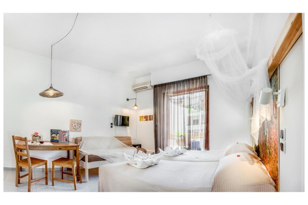 Tree Of Life Art Hotel Agia Marina  Bagian luar foto