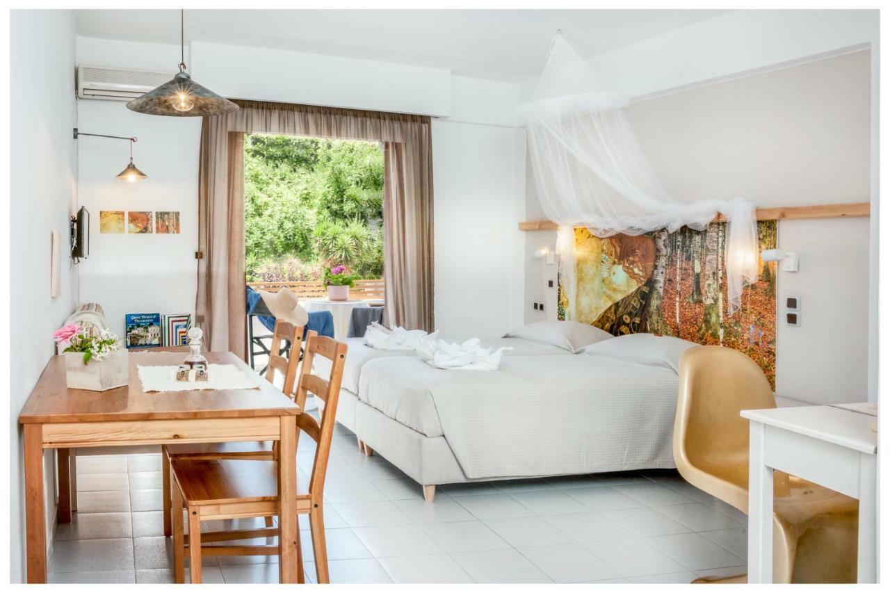 Tree Of Life Art Hotel Agia Marina  Bagian luar foto